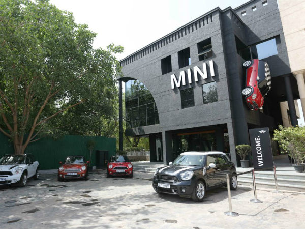 bmw mini start first showroom delhi bmw mini start first showroom delhi