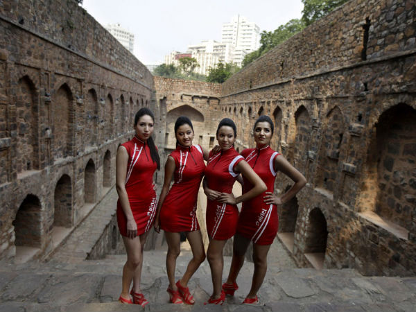 2012 एफ1 रेस की हॉट ग्रीड गर्ल्स