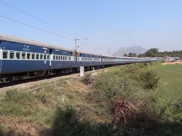 WOW : 7 राज्यों से होकर गुजरती है भारत की सबसे लंबी दूरी तय करने वाली यह ट्रेन !