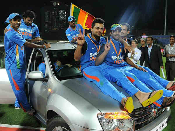PHOTOS : विराट कोहली कई लग्जरी कारों के हैं मालिक, देखिए किन कारों पर चलना है पसंद