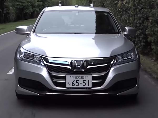 Honda recalls 900,000 Odyssey minivans; 2nd row seat may tip Honda recalls 900,000 Odyssey minivans; 2nd row seat may tip