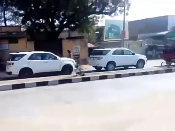 आपस में भिड़ गईं इस मुख्यमंत्री के काफिले की चार टोयोटा फॉर्च्यूनर, देखिए वीडियो