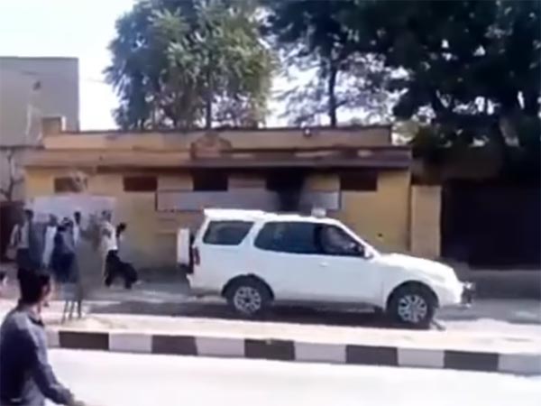 आपस में भिड़ गईं इस मुख्यमंत्री के काफिले की चार टोयोटा फॉर्च्यूनर, देखिए वीडियो