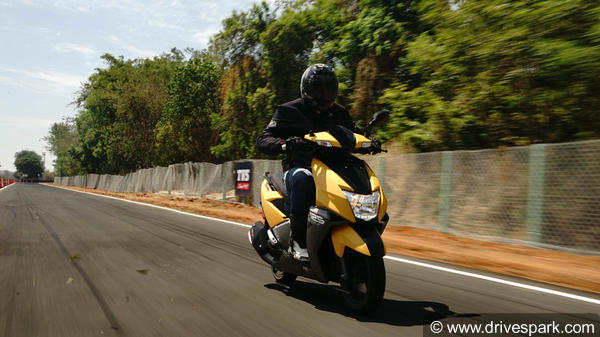 टीवीएस NTorq 125 रिव्यु: एक प्रीमियम स्पोर्टी स्कूटर जिसकी कीमत सिर्फ 58,750 रुपए