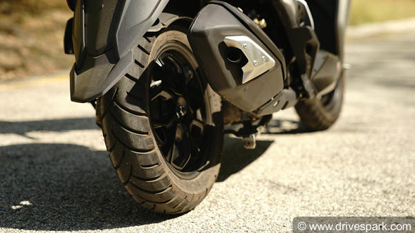 टीवीएस NTorq 125 रिव्यु: एक प्रीमियम स्पोर्टी स्कूटर जिसकी कीमत सिर्फ 58,750 रुपए
