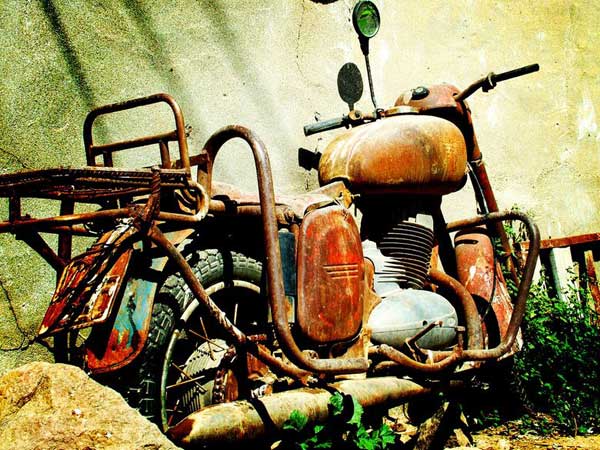 मोटरसाइकिल में लगे जंग कि करें छुट्टी - अपनाये ये सस्ते और सरल उपाय