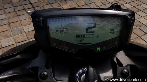 2018 टीवीएस Apache RTR 160 4V वी के बारे में वो सब कुछ, जो आपको जानने की जानना चाहिए