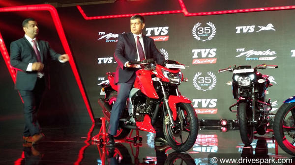 2018 टीवीएस Apache RTR 160 4V वी के बारे में वो सब कुछ, जो आपको जानने की जानना चाहिए