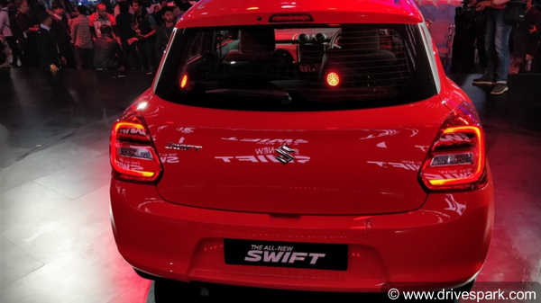 भारत की बेस्ट सेलिंग हैचबैक कार मारुति Swift 2018 खरीदने से पहले उसके बारे में सब कुछ जानें