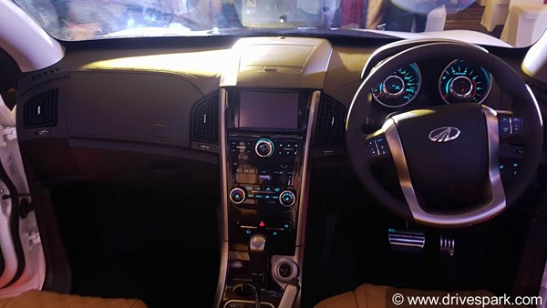 महिंद्रा की पॉपुलर एसयूवी XUV500 का फेसलिफ्ट वर्जन लॉन्च - कीमत 12.32 लाख से शुरू