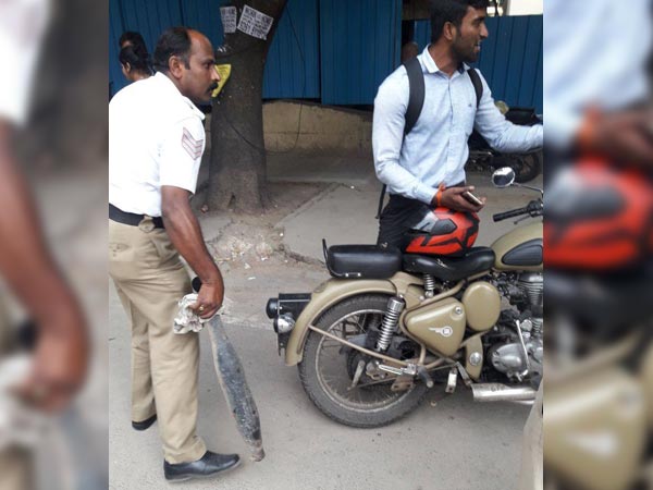 बुलेट की साइलेंसर से पटाखे या गोली की आवाज निकाली तो खैर नहीं