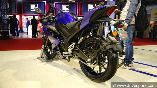 भारत की सबसे पॉपुलर स्पोर्ट्स बाइक Yamaha R15 V3.0 के बारे में ये बातें आपको जरूर जाननी चाहिए