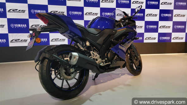 भारत की सबसे पॉपुलर स्पोर्ट्स बाइक Yamaha R15 V3.0 के बारे में ये बातें आपको जरूर जाननी चाहिए