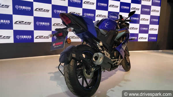 भारत की सबसे पॉपुलर स्पोर्ट्स बाइक Yamaha R15 V3.0 के बारे में ये बातें आपको जरूर जाननी चाहिए