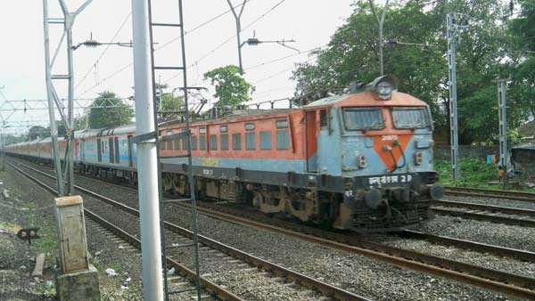 भारतीय रेलवे के इतिहास में पहली बार किसी यात्री ट्रेन में दोनों ओर लगेगा इंजन