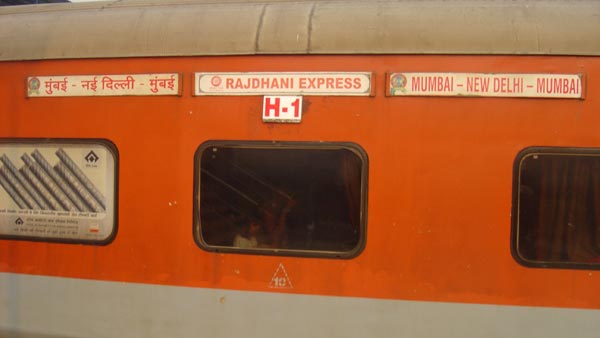 भारतीय रेलवे के इतिहास में पहली बार किसी यात्री ट्रेन में दोनों ओर लगेगा इंजन