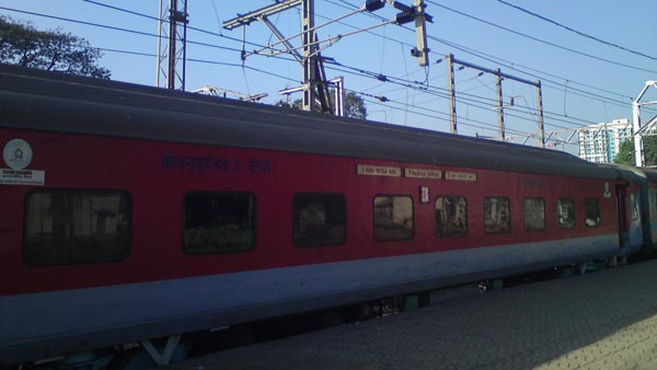भारतीय रेलवे के इतिहास में पहली बार किसी यात्री ट्रेन में दोनों ओर लगेगा इंजन