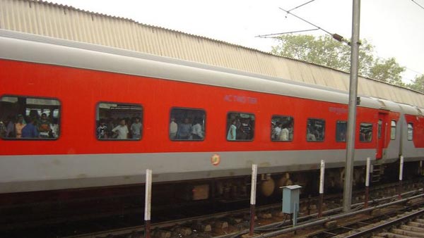 भारतीय रेलवे के इतिहास में पहली बार किसी यात्री ट्रेन में दोनों ओर लगेगा इंजन