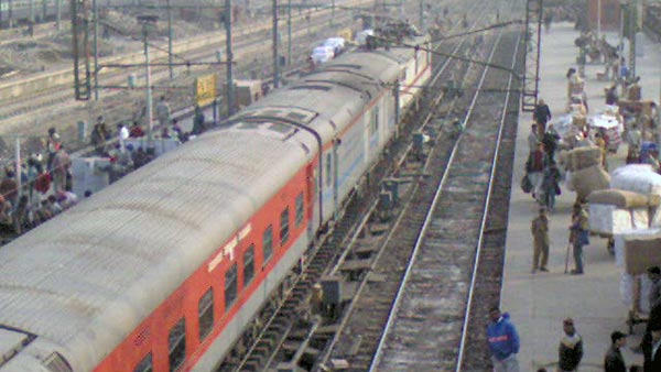 भारतीय रेलवे के इतिहास में पहली बार किसी यात्री ट्रेन में दोनों ओर लगेगा इंजन