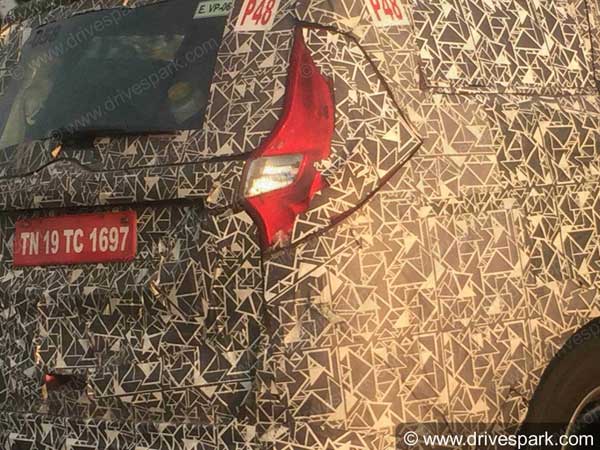 महिंद्रा U321 MPV का इंटीरियर हुई लीक - जानें फीचर्स और लॉन्च डेट