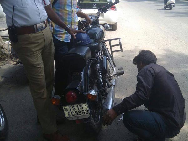 मॉडिफाइड साइलेंसर के खिलाफ जंग की तैयारी - बाइक की RC होगी कैंसिल