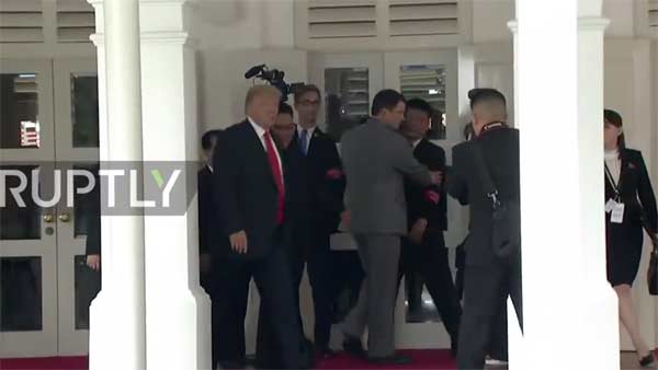 Donald Trump ने Kim Jong-Un को दिखाई अपनी Cadillac One “Beast” कार - देखें विडियो
