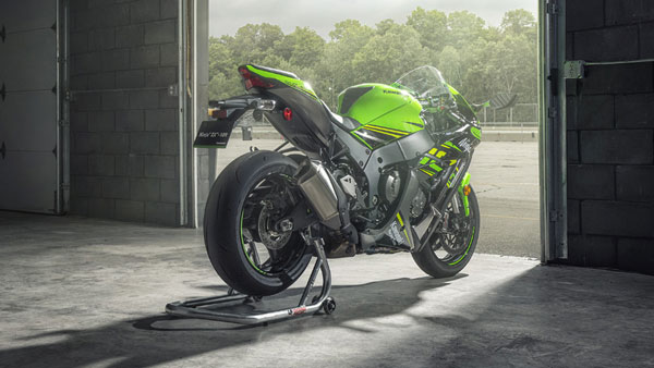 2018 Kawasaki Ninja ZX10R लॉन्च: कीमतें 6 लाख तक हुई कम - जानें क्यों