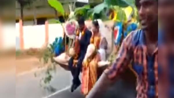 JCB bulldozer में निकली इस नवविवाहित जोड़े की बारात, सब रह गए हैरान - देखें विडियो
