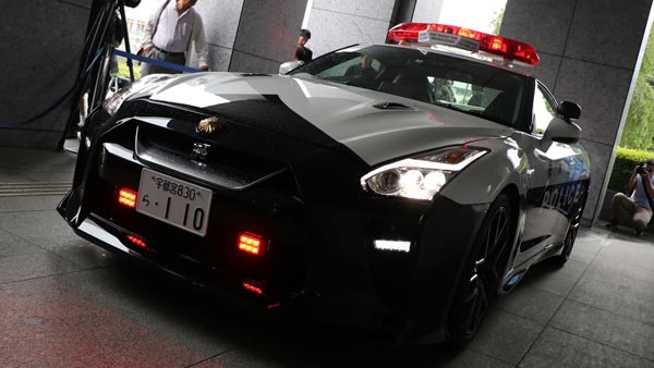पुलिस को दान में दे दी करोड़ों की Nissan GT-R कार, जानिए वजह