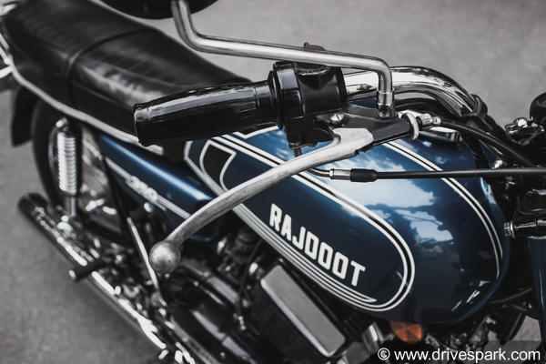 एवरग्रीन Yamaha RD 350 (राजदूत) - आज भी इस पर मरते हैं लोग