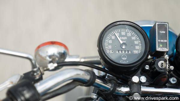 एवरग्रीन Yamaha RD 350 (राजदूत) - आज भी इस पर मरते हैं लोग