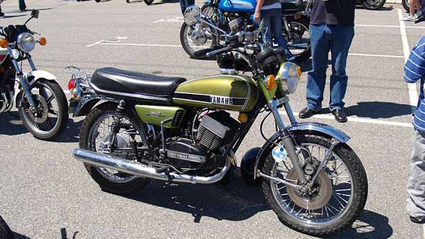 एवरग्रीन Yamaha RD 350 (राजदूत) - आज भी इस पर मरते हैं लोग