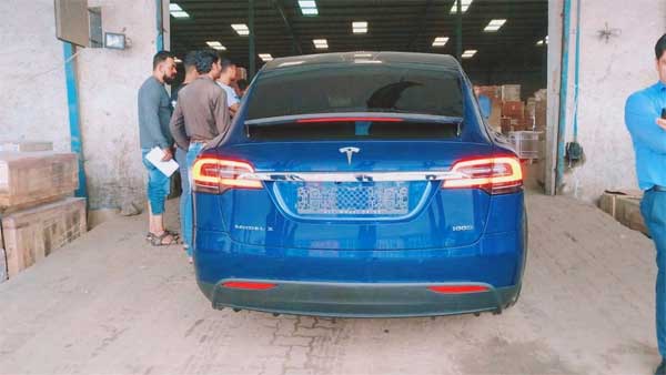 मुंबई आई भारत की पहली टेस्ला मॉडेल X 100D - जानें इस इलेक्ट्रिक क्रॉसओवर की खुबियां