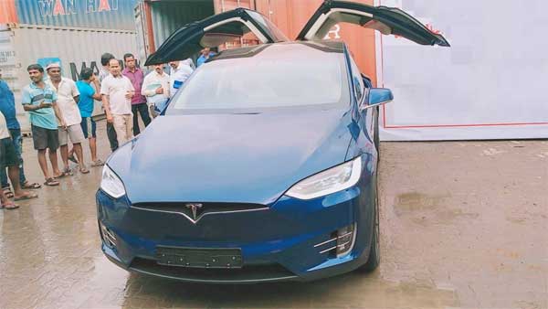 मुंबई आई भारत की पहली टेस्ला मॉडेल X 100D - जानें इस इलेक्ट्रिक क्रॉसओवर की खुबियां