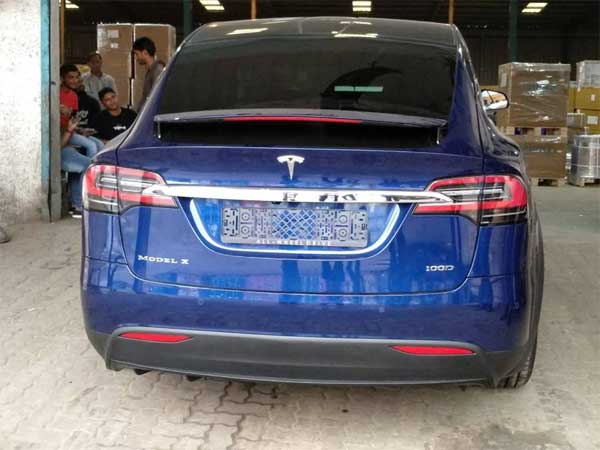 मुंबई आई भारत की पहली टेस्ला मॉडेल X 100D - जानें इस इलेक्ट्रिक क्रॉसओवर की खुबियां
