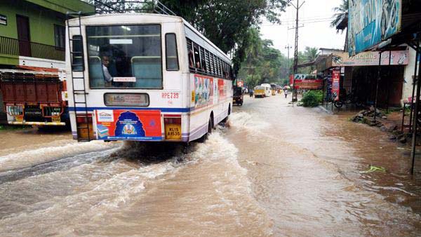 Kerala Floods 2018: बाढ़ जैसी विकट स्थिती में कैसे करें सुरक्षित ड्राइविंग