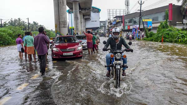 Kerala Floods 2018: बाढ़ जैसी विकट स्थिती में कैसे करें सुरक्षित ड्राइविंग