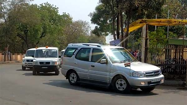 मुख्यमंत्री देवेंद्र फडणवीस पर लगा 13 हजार का जुर्माना