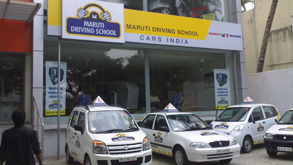 कैसे करें सही ड्राइविंग स्कूल का चुनाव
