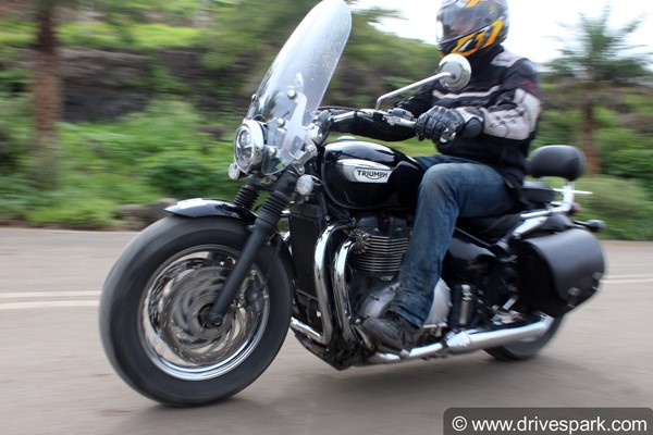 Triumph Bonneville Speedmaster Review: रेट्रो लुक में आधुनिक क्रूजर मशीन