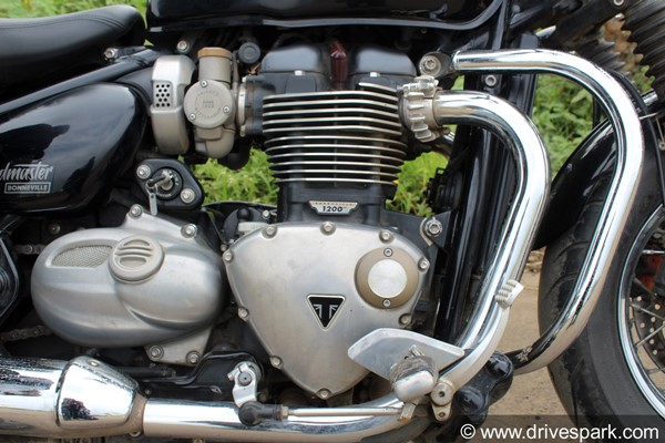 Triumph Bonneville Speedmaster Review: रेट्रो लुक में आधुनिक क्रूजर मशीन