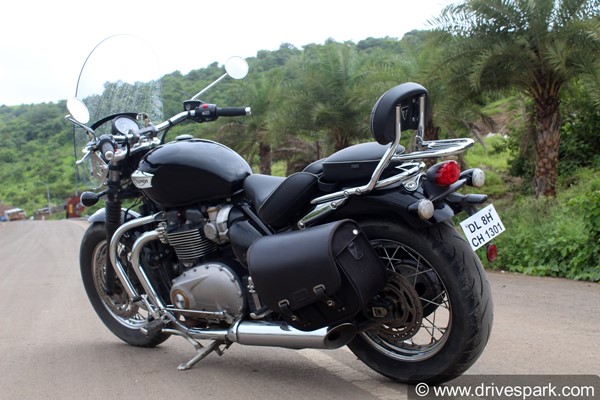 Triumph Bonneville Speedmaster Review: रेट्रो लुक में आधुनिक क्रूजर मशीन
