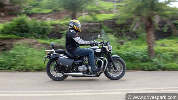 Triumph Bonneville Speedmaster Review: रेट्रो लुक में आधुनिक क्रूजर मशीन