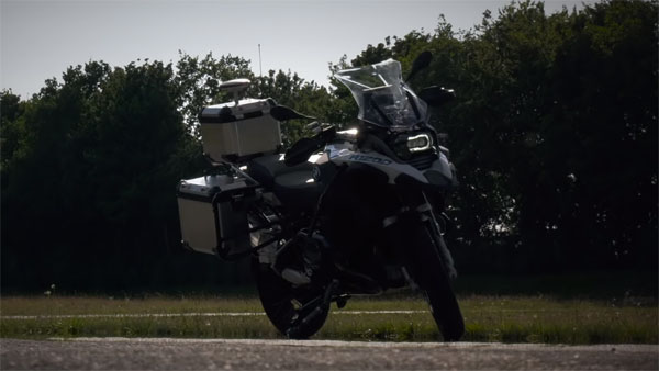 BMW R 1200 GS: बिना चालक के ही सड़क पर दौड़ती है ये हैरतंगेज बाइक