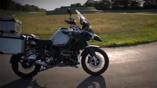 BMW R 1200 GS: बिना चालक के ही सड़क पर दौड़ती है ये हैरतंगेज बाइक
