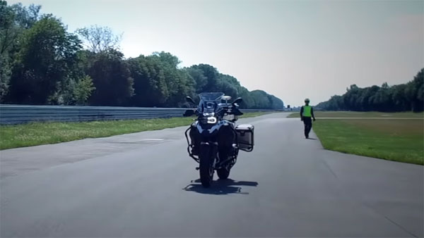 BMW R 1200 GS: बिना चालक के ही सड़क पर दौड़ती है ये हैरतंगेज बाइक
