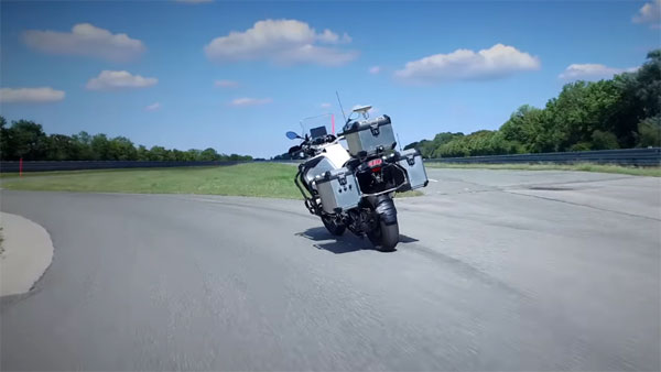 BMW R 1200 GS: बिना चालक के ही सड़क पर दौड़ती है ये हैरतंगेज बाइक