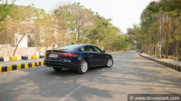 Jaguar XF 20d Road Test Review — जानिए इस कार में क्या है खास?