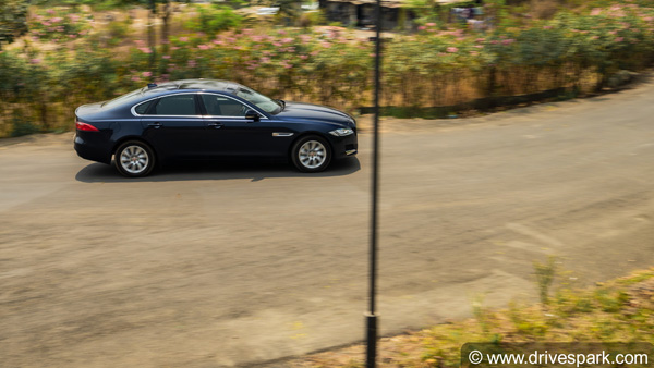 Jaguar XF 20d Road Test Review — जानिए इस कार में क्या है खास?