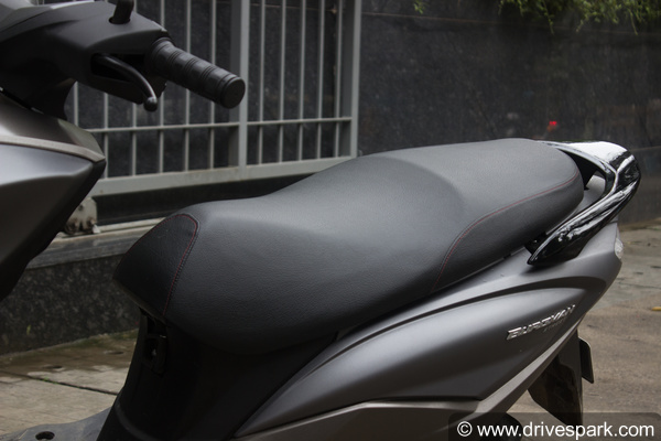 Suzuki Burgman Street रिव्यू: देश का पहला मैक्सी स्कूटर